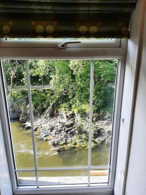 Selah Teifi Spectacular River View With Games *